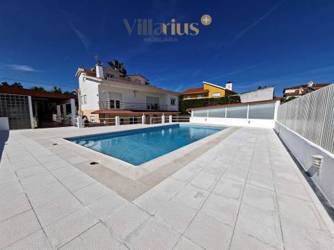 Moradia de Luxo V3+1 com Piscina e Jardim Privativo