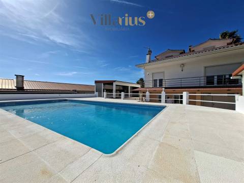 Moradia de Luxo V3+1 com Piscina e Jardim Privativo