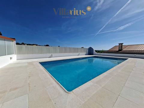 Moradia de Luxo V3+1 com Piscina e Jardim Privativo