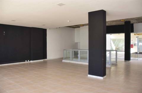 Loja no centro da Guia - Albufeira