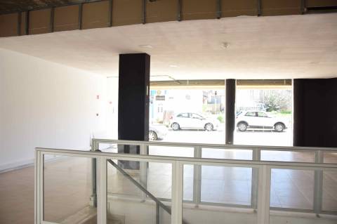 Loja no centro da Guia - Albufeira