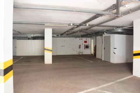 Loja no centro da Guia - Albufeira