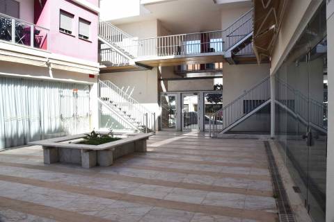 Loja no centro da Guia - Albufeira