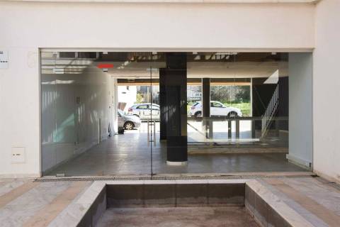 Loja no centro da Guia - Albufeira