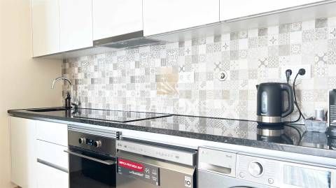 Apartamento T1 + 1 com vistas para o Mar e Marina