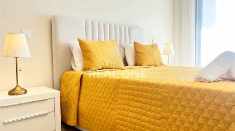 Apartamento T1 + 1 com vistas para o Mar e Marina