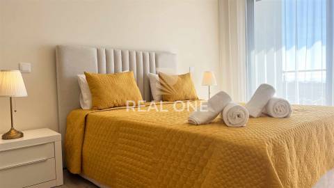 Apartamento T1 + 1 com vistas para o Mar e Marina