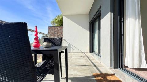 Moderno Apartamento de 1 Quarto com Vista Mar em Condomínio Exclusivo em Albufeira