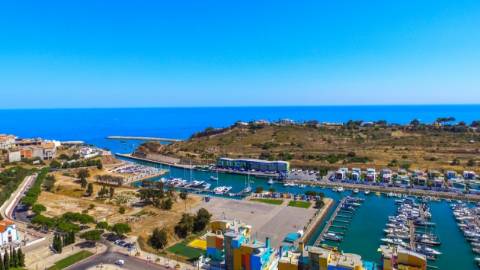 Moderno Apartamento de 1 Quarto com Vista Mar em Condomínio Exclusivo em Albufeira