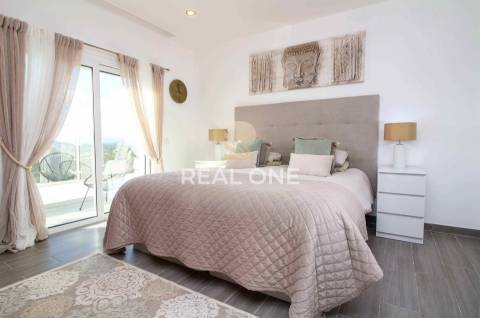 Exclusivo - Moradia moderna  com detalhes Exclusivos e Piscina Privada próxima da cidade