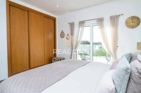 Exclusivo - Moradia moderna  com detalhes Exclusivos e Piscina Privada próxima da cidade