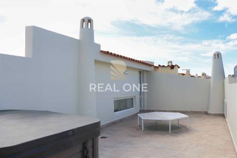 Moradia com 3 quartos, renovada, no centro de Albufeira