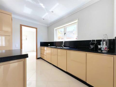 Villa na encosta da Orada em 1.000 m2 de área privada