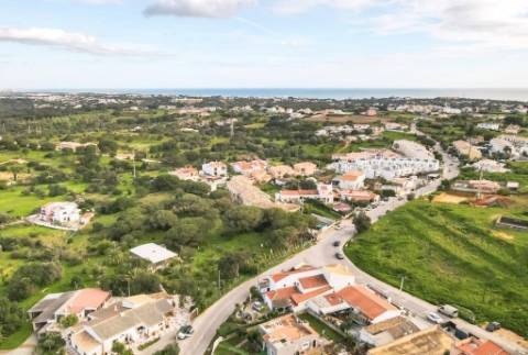 Moradia V3 na Mosqueira