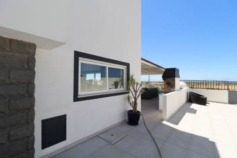 Moradia privada, renovada e com Vista Mar