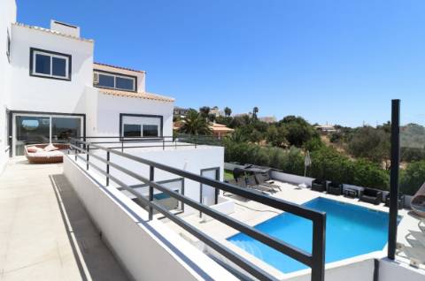 Moradia privada, renovada e com Vista Mar