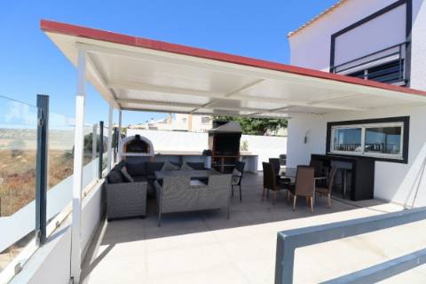 Moradia privada, renovada e com Vista Mar