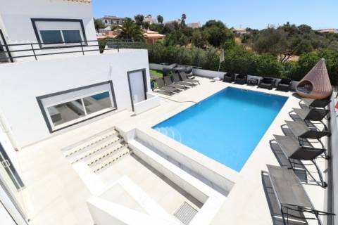 Moradia privada, renovada e com Vista Mar