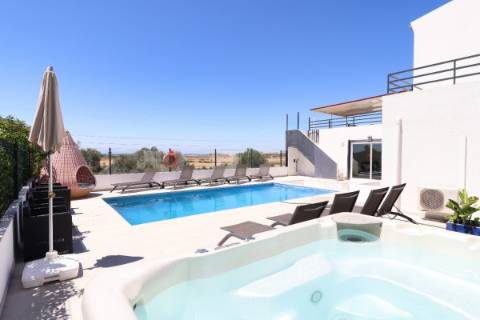 Moradia privada, renovada e com Vista Mar