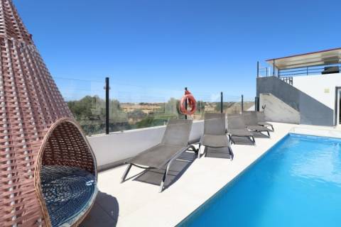 Moradia privada, renovada e com Vista Mar