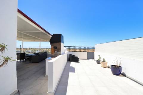 Moradia privada, renovada e com Vista Mar