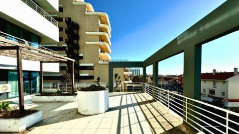 Apartamento em Vilamoura com enorme terraço