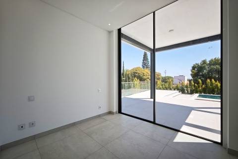 Moradia T4 em Vale Navio