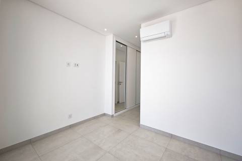 Moradia T4 em Vale Navio