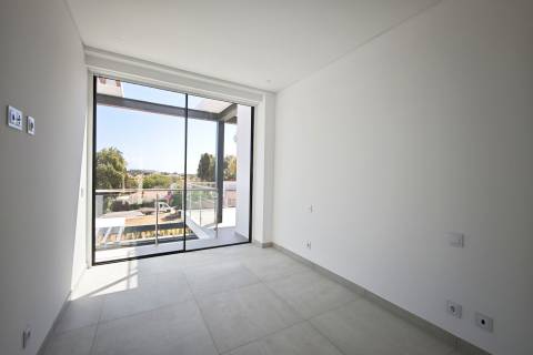 Moradia T4 em Vale Navio