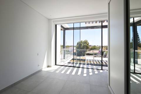 Moradia T4 em Vale Navio