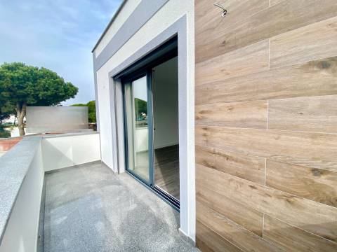 Nova - Moradia V3 com garagem, piscina, moderna e sofisiticada