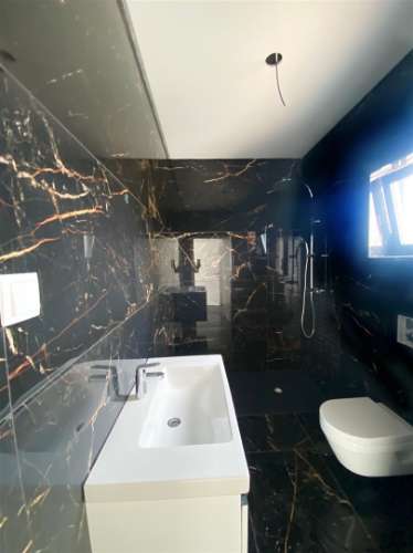 Nova - Moradia V3 com garagem, piscina, moderna e sofisiticada