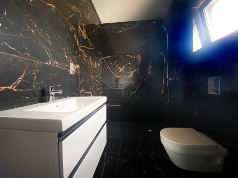 Nova - Moradia V3 com garagem, piscina, moderna e sofisiticada