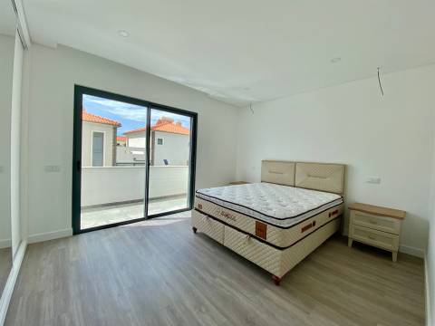 Nova - Moradia V3 com garagem, piscina, moderna e sofisiticada