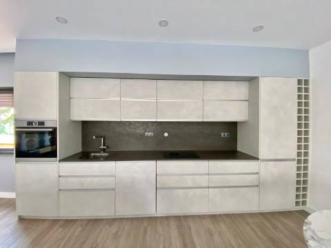 Nova - Moradia V3 com garagem, piscina, moderna e sofisiticada