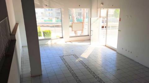 Loja Comercial em Localização Privilegiada Armação de Pêra