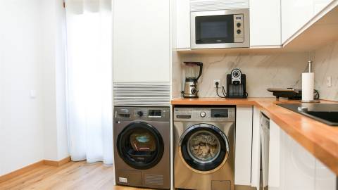 Moradia T3 + 1 com garagem, piscina, terraços,...