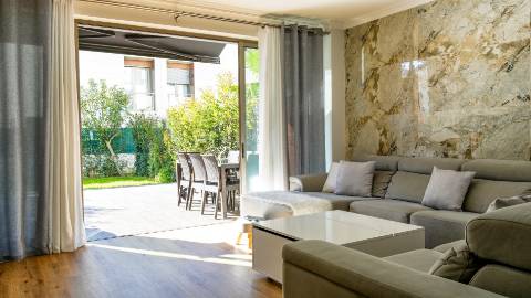 Moradia T3 + 1 com garagem, piscina, terraços,...