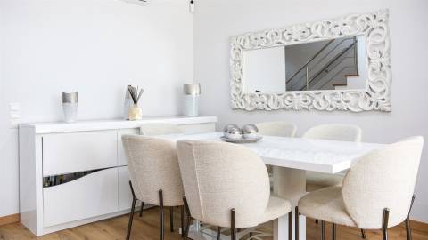 Moradia T3 + 1 com garagem, piscina, terraços,...