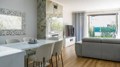 Moradia T3 + 1 com garagem, piscina, terraços,...