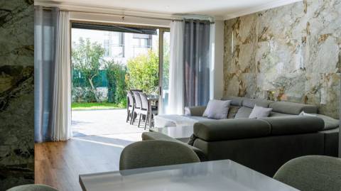 Moradia T3 + 1 com garagem, piscina, terraços,...