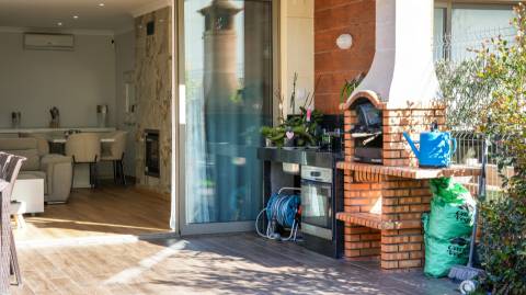 Moradia T3 + 1 com garagem, piscina, terraços,...