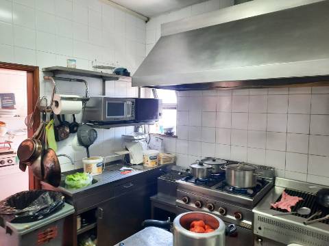 Oportunidade - Restaurante à Venda em Santa Eulália.