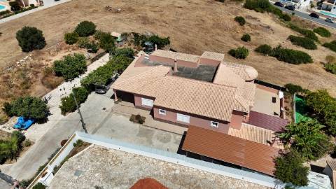 Villa privada nas Semarias - Galé , com 2.000 m2 de terreno