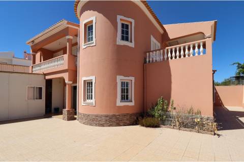 Villa privada nas Semarias - Galé , com 2.000 m2 de terreno