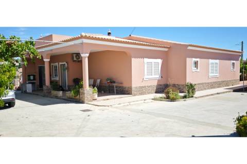 Villa privada nas Semarias - Galé , com 2.000 m2 de terreno