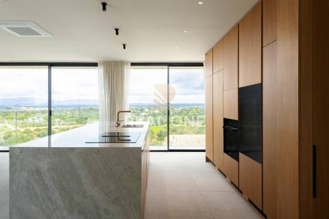 Vila de Luxo com Piscina Infinita e Incrível Vista-Mar