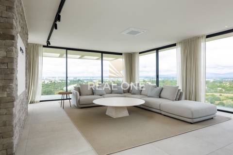 Vila de Luxo com Piscina Infinita e Incrível Vista-Mar