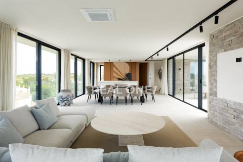 Vila de Luxo com Piscina Infinita e Incrível Vista-Mar