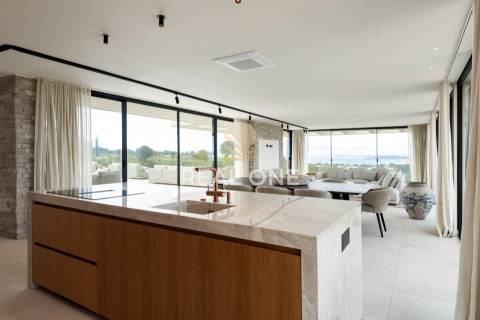 Vila de Luxo com Piscina Infinita e Incrível Vista-Mar